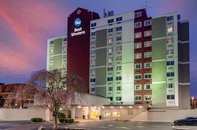 Charleston Tower Hotel, Hotel in South Charleston