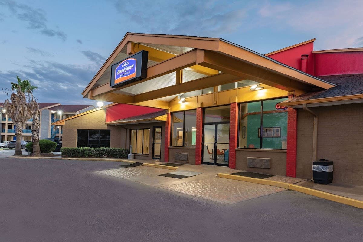 Howard Johnson by Wyndham Houston Hobby Airport, Hotel in South Houston