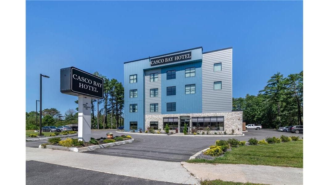 Casco Bay Hotel Portland Airport - Maine Mall, an Ascend Collection Hotel, Hotel in South Portland Gardens