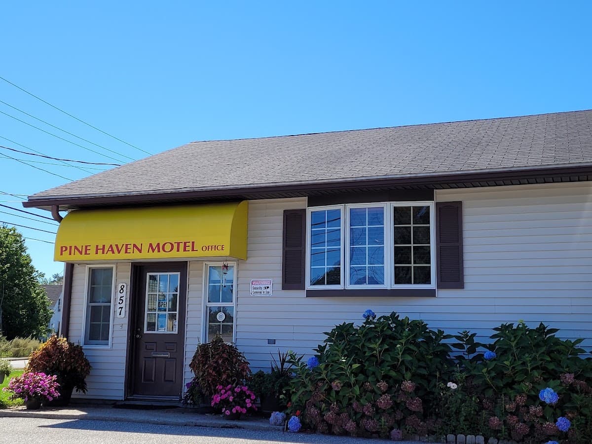 Pine Haven Motel & Cabins, Motel in South Portland Gardens