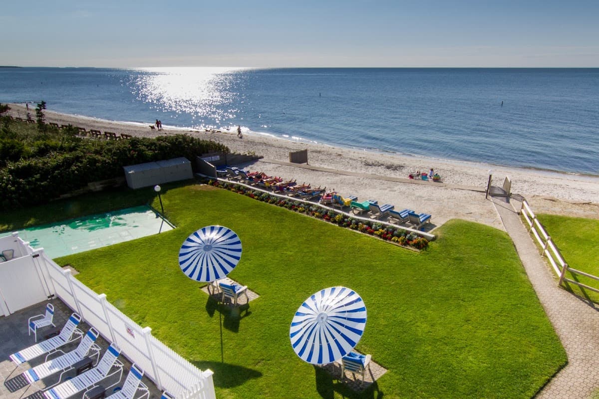 Surfcomber On The Ocean, Hotel in West Yarmouth