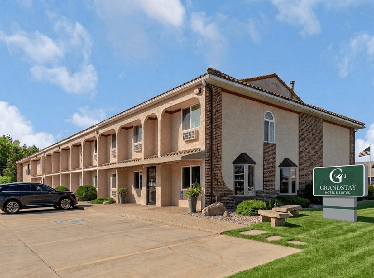 GrandStay Hotel & Suites Spicer, Hotel in Spicer