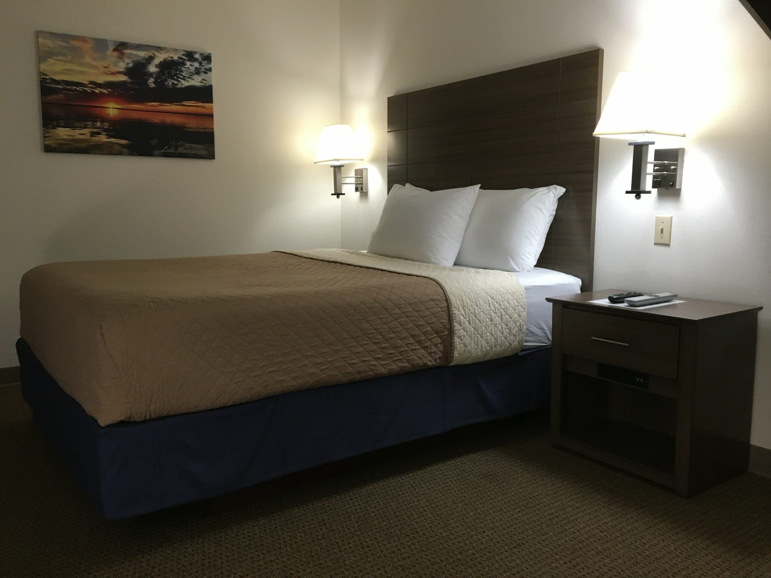 Lakes Area Inn, Starbuck