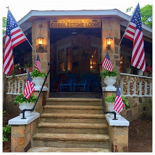 Cobblestone Lodge and River Resort, Lodge in Steelville