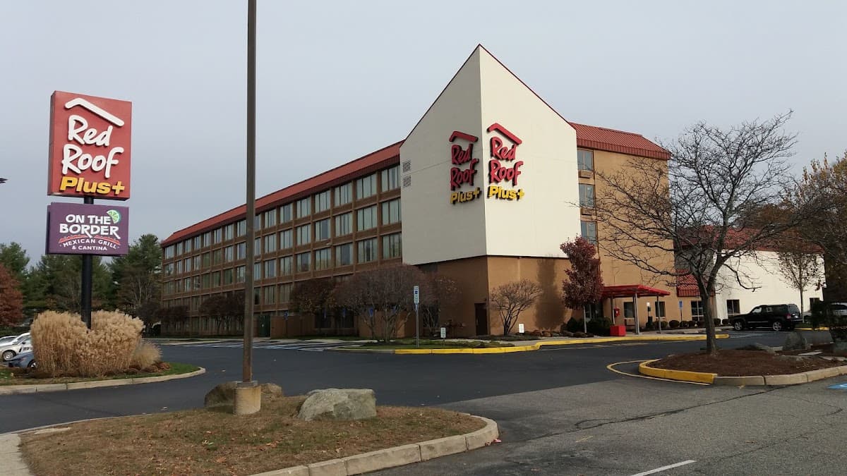 Red Roof PLUS+ Boston - Woburn/ Burlington, Hotel in Woburn