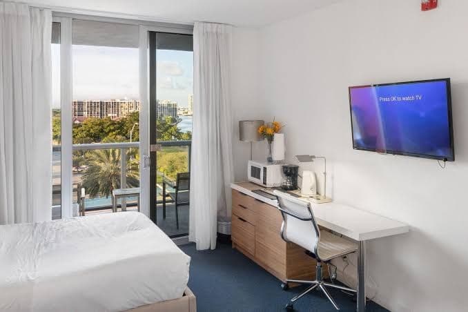 Beachwalk B Superior-Hotel style, Hotel in Hallandale Beach
