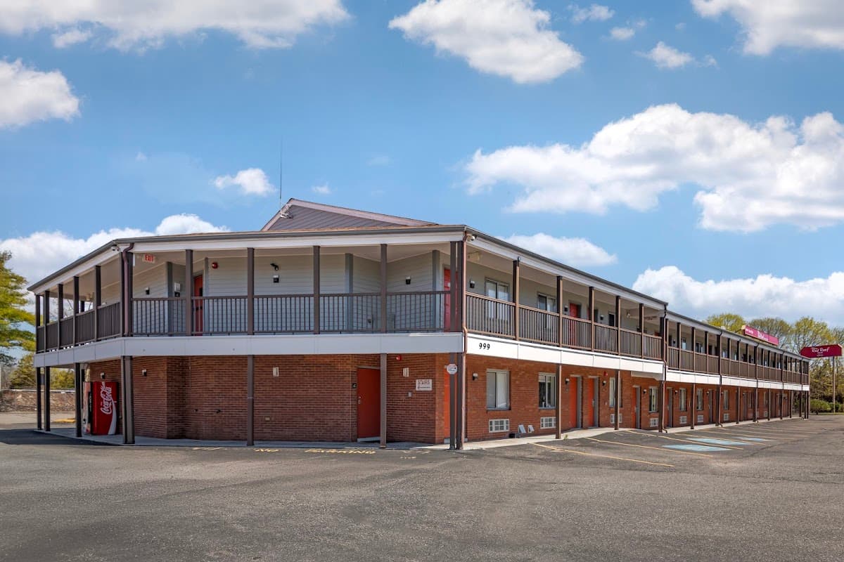 Red Roof Inn & Suites Swansea, Hotel in Swansea