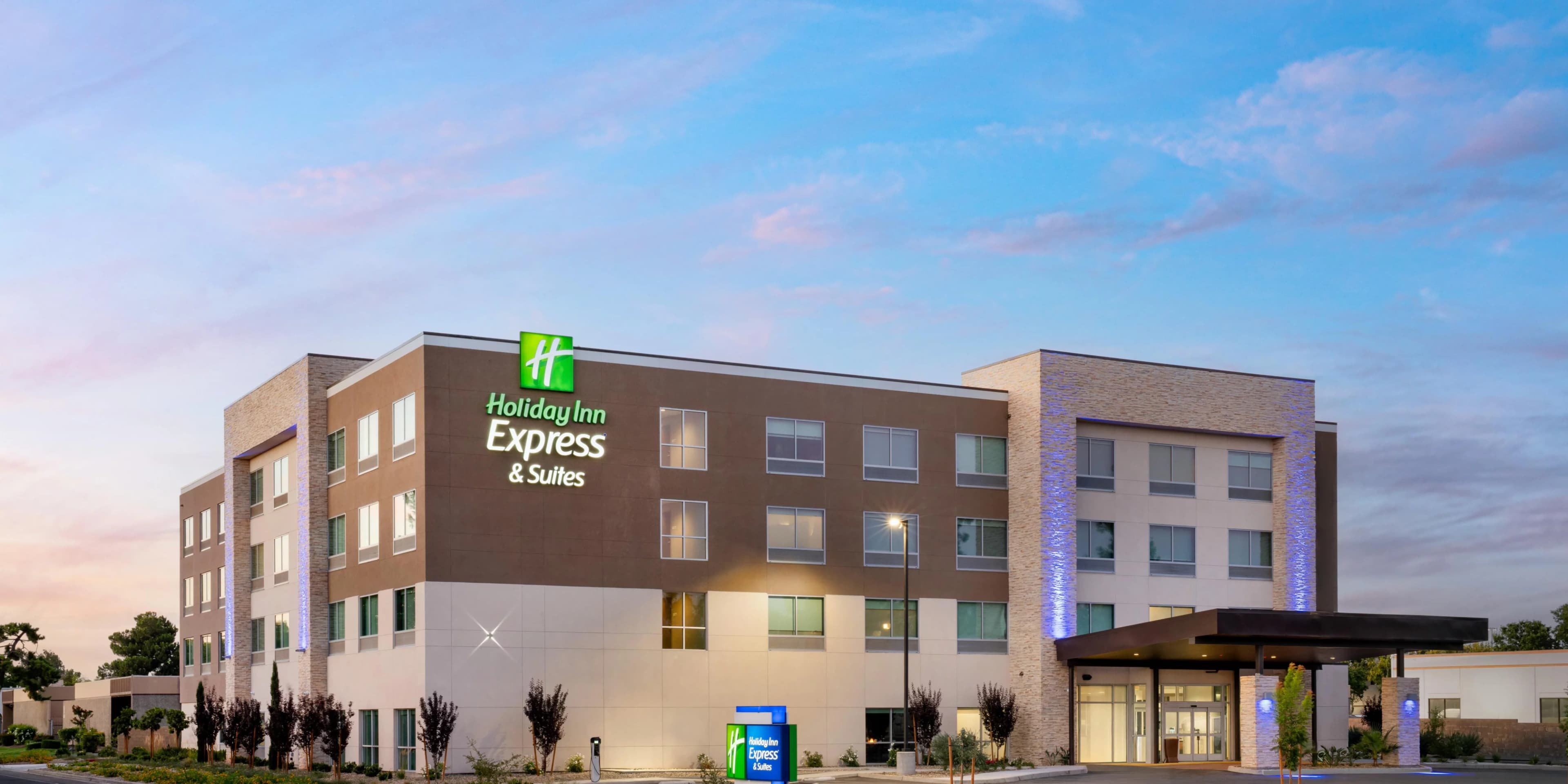 Holiday Inn Express & Suites Fresno Airport, an IHG Hotel, Tarpey Village