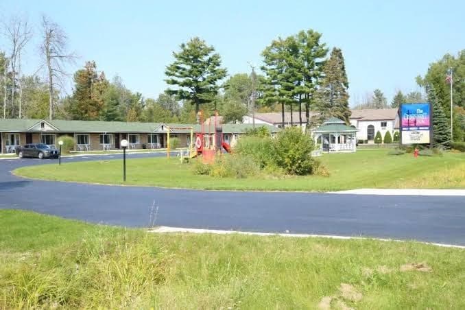 Crows Nest Tawas City Hotel, Hotel in Tawas City