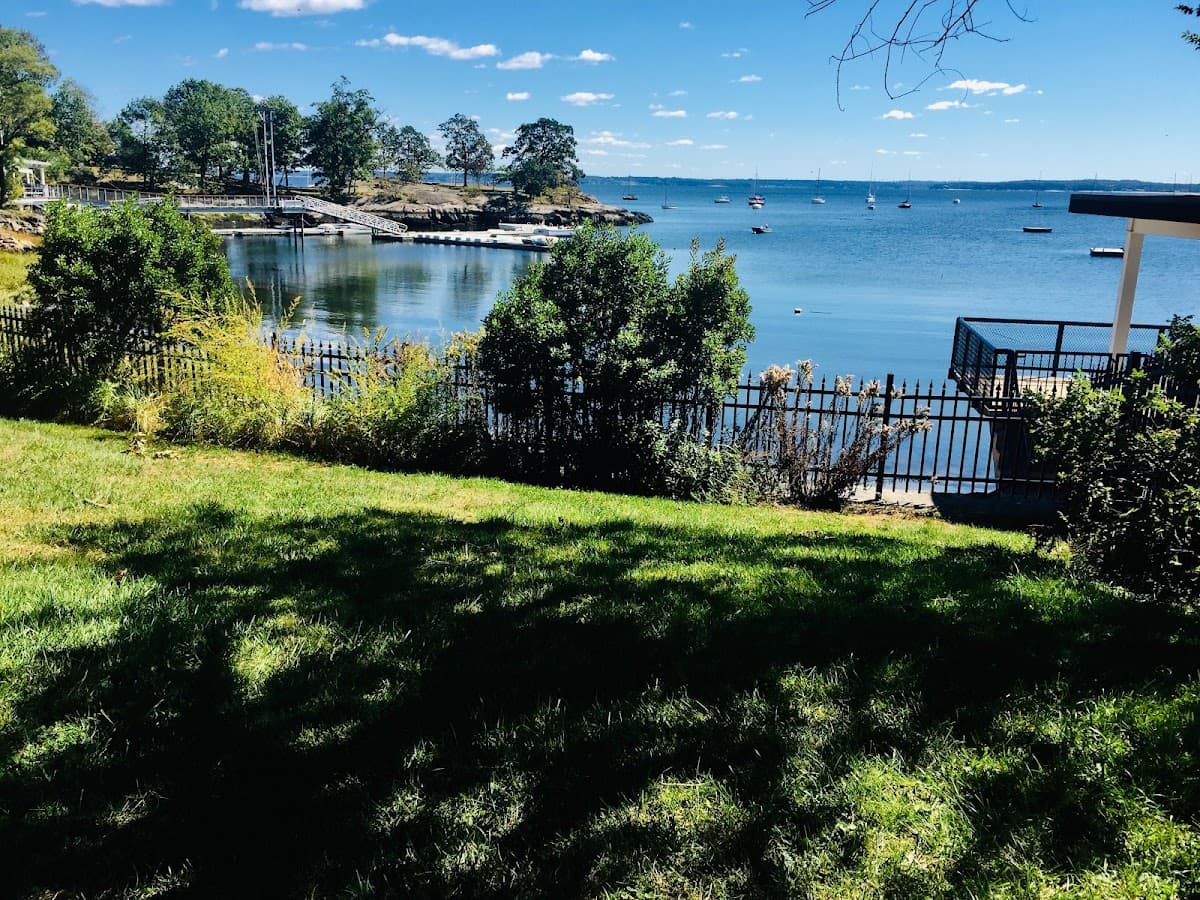 Larchmont Manor Beach, Caravan Park in New Rochelle