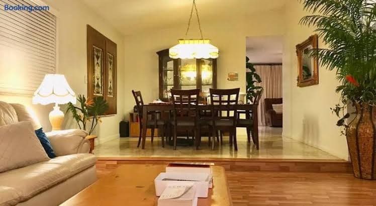 Pool House in Tropical Miami - Entire Place, Holiday Home in The Crossings