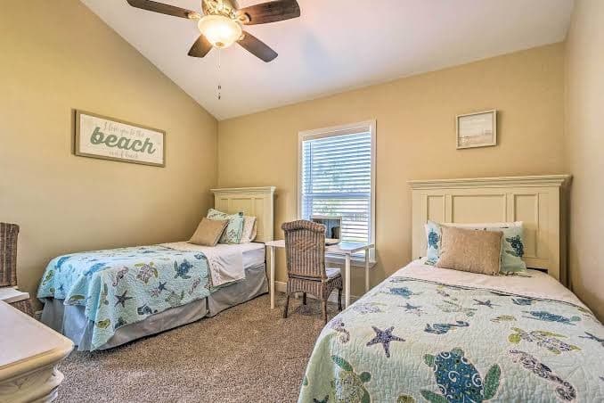 Gulf Breeze Getaway - 8 Mi to Pensacola Beach, Hotel in Oriole Beach