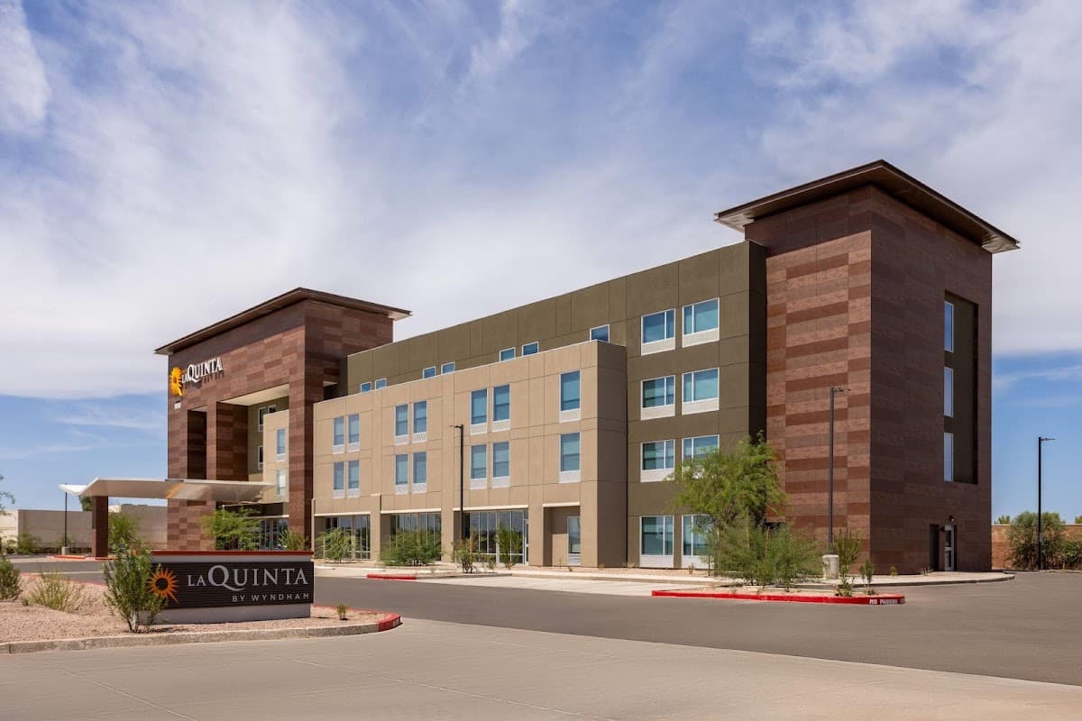 La Quinta Inn & Suites by Wyndham Phoenix West / Glendale, Hotel in Tolleson