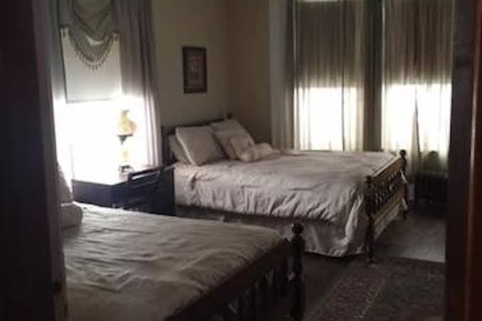 Victorian Charm Inn - The Decker Room, Hotel in Towanda