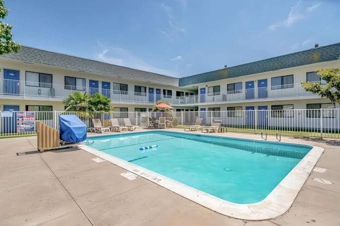 Super 8 by Wyndham Tracy, Hotel in Tracy