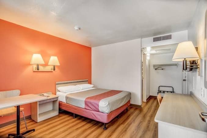 Super 8 by Wyndham Tracy - King Room - Non-Smoking, Hotel in Tracy