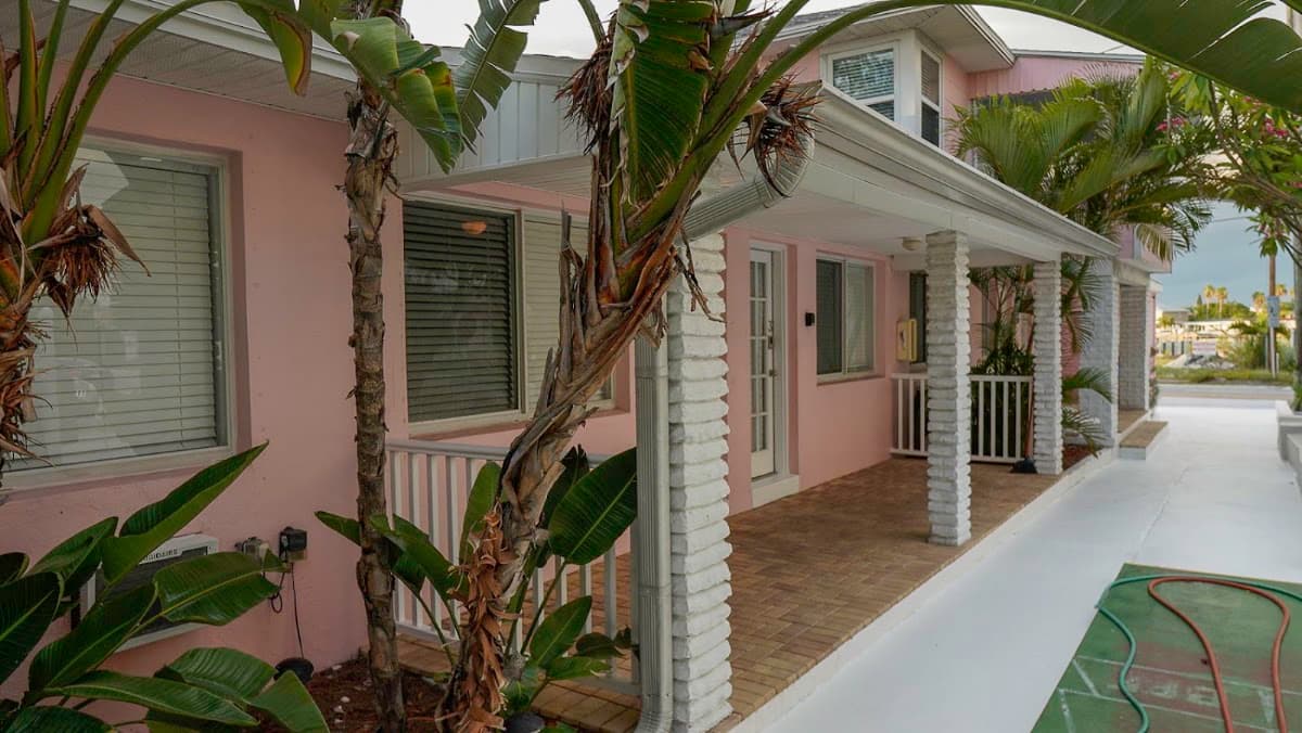 Two Mermaids Resort, Hotel in Treasure Island