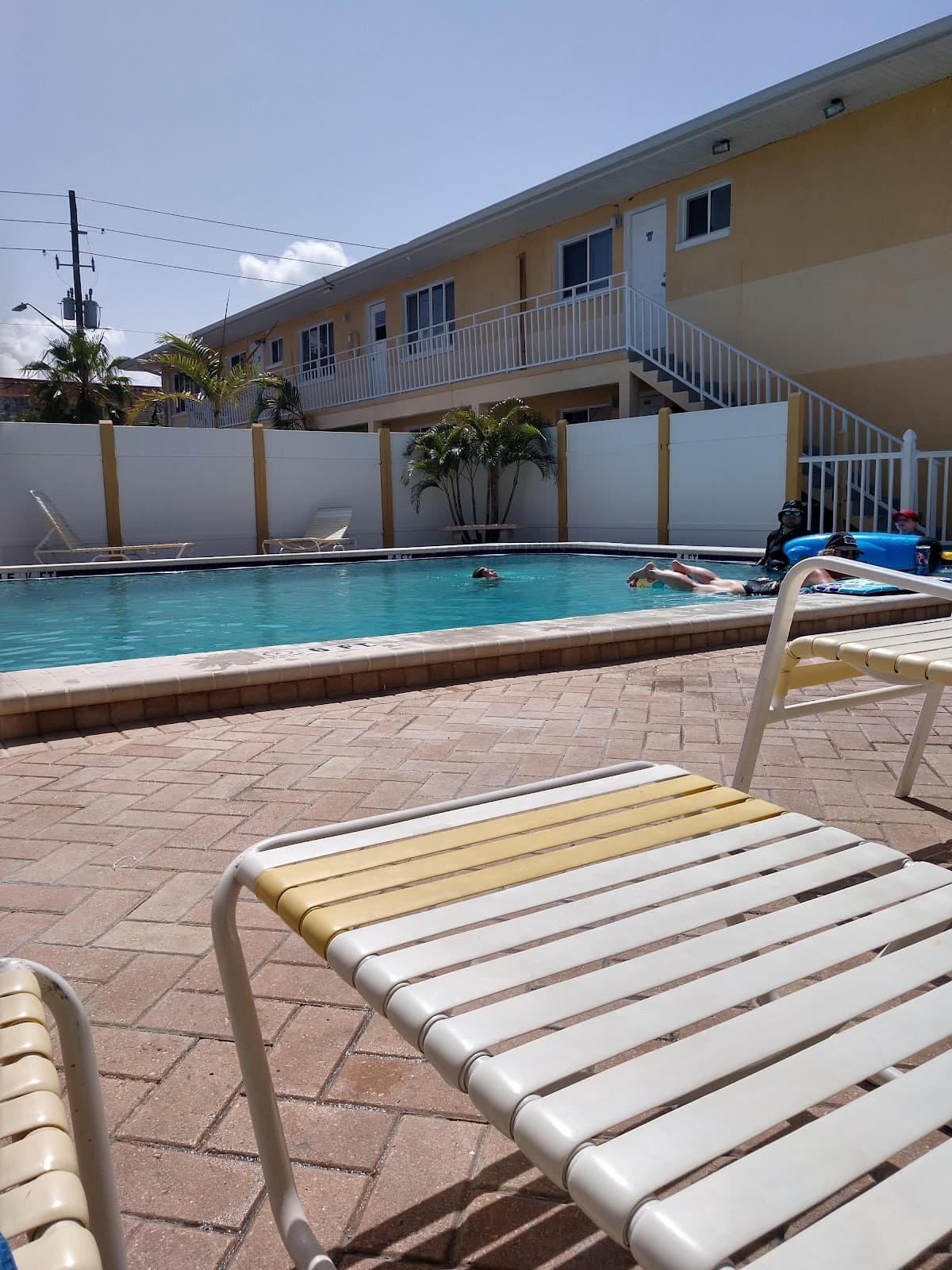 Birdsong Gulf Front Beach Suites, Hotel in Treasure Island