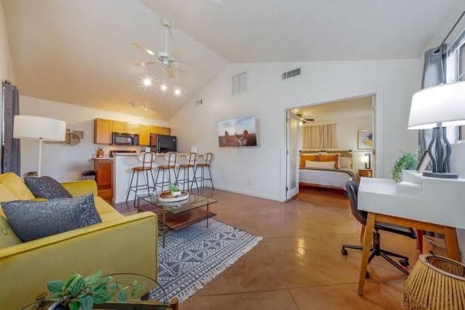 Central / Guesthouse / Fenced / Cozy / 1 BR & 1 BA, Guesthouse in Tucson