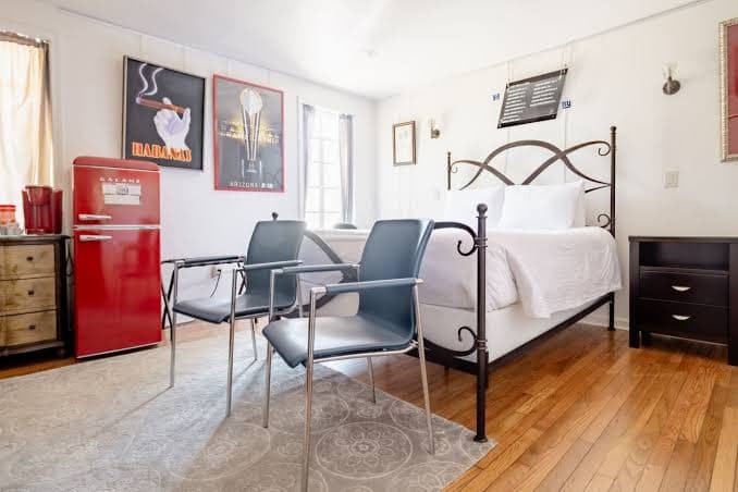 Alabama Boutique Hotel: 4 with Standing Balcony, Hotel in Tuscaloosa
