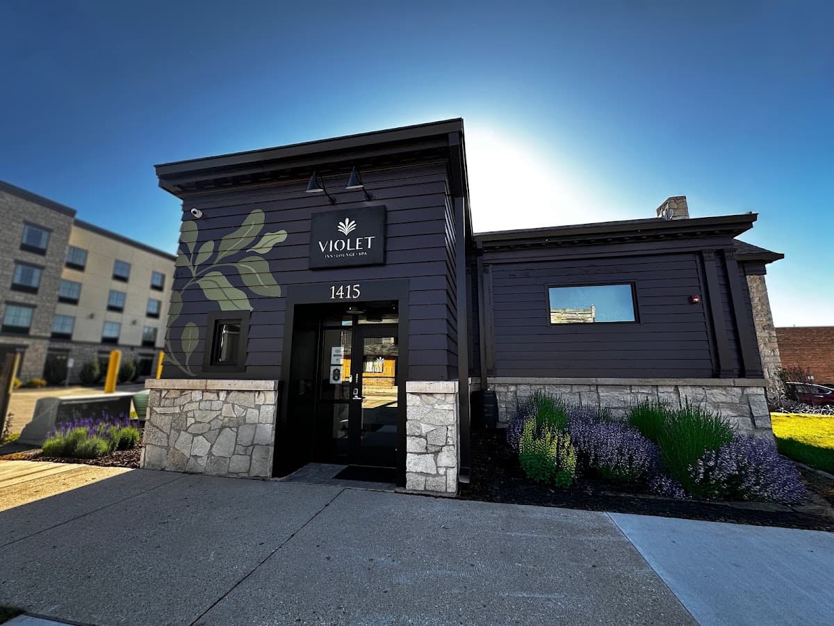 Violet Inn, Lounge & Spa, Hotel in Two Rivers