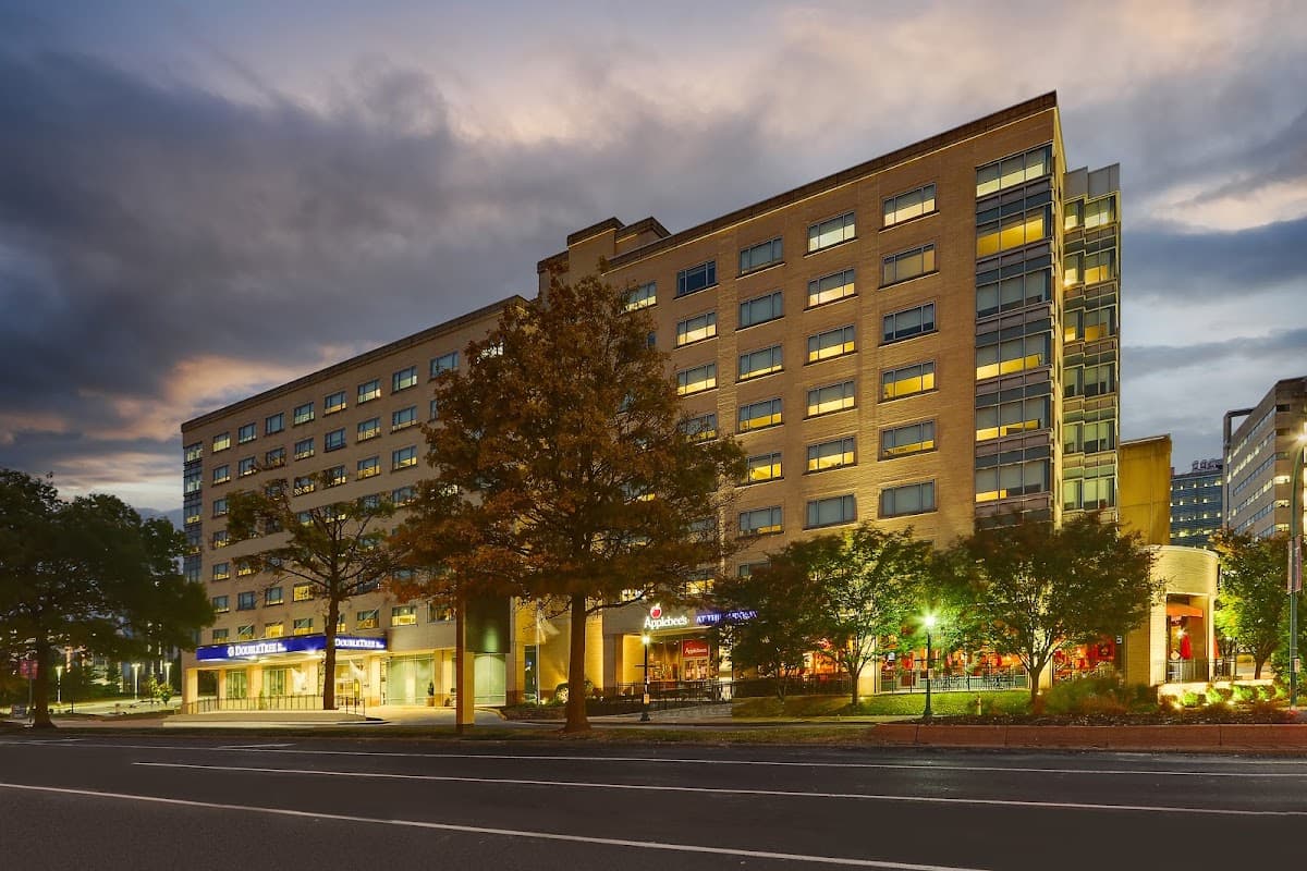 DoubleTree by Hilton St. Louis Forest Park, Hotel in University City