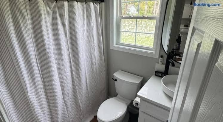 Cozy 2 bedroom 2 bath getaway Villa - Entire Place, Holiday Home in Barker Heights