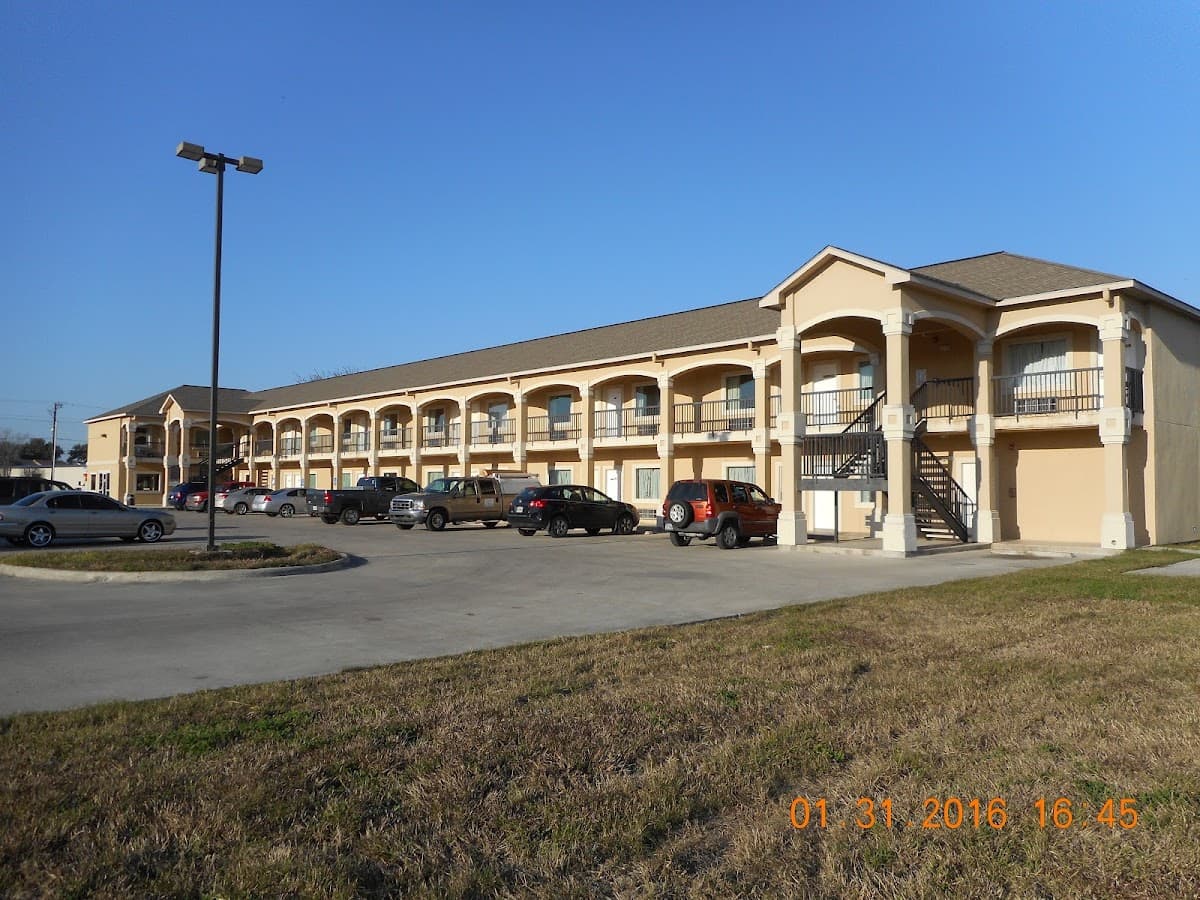 Crossroads Inn & Suites, Hotel in Victoria