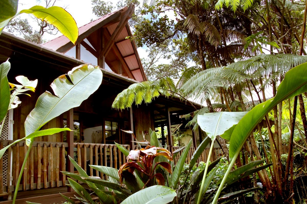 Lotus Garden Cottages, Hotel in Volcano