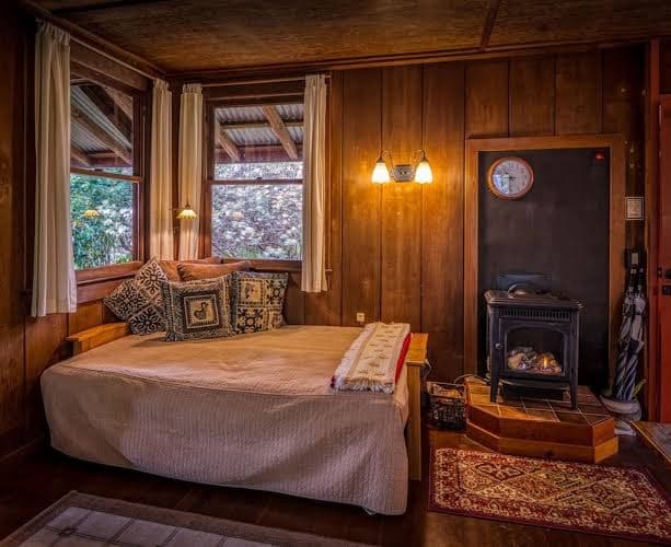 Crater Rim Cabin, Hotel in Volcano