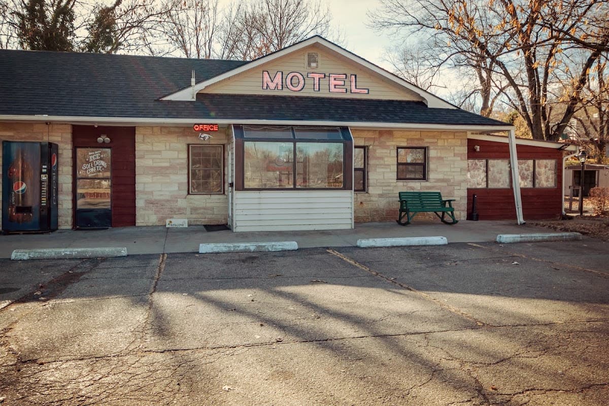 The Simmer Motel, Motel in Wamego