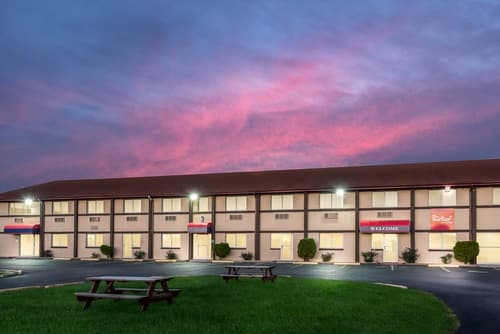 Red Roof Inn & Suites Wapakoneta, Hotel in Wapakoneta
