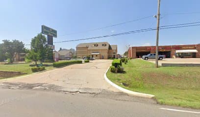 6410 Northwest Expy, Hotel in Warr Acres