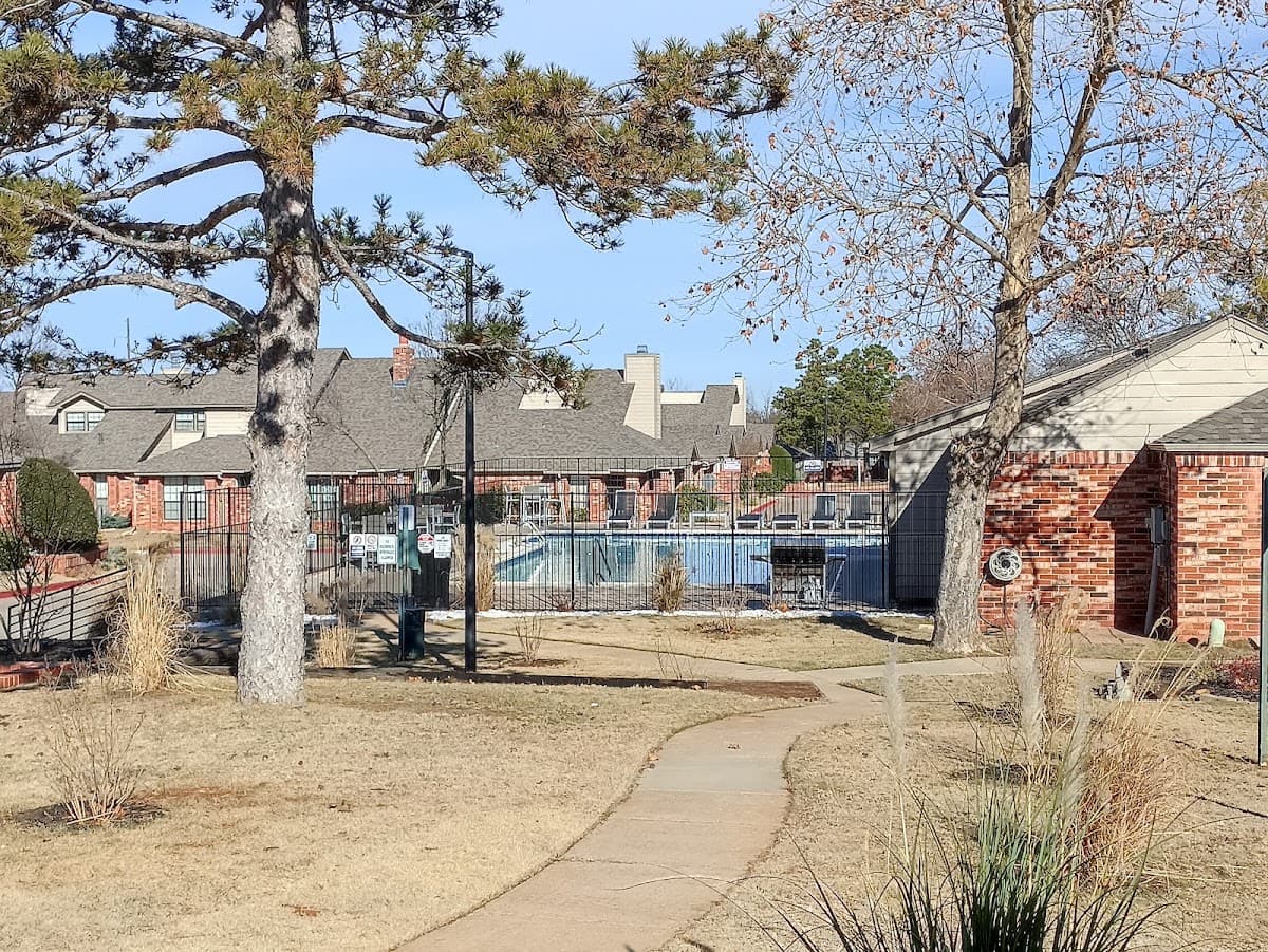 Next to Integris Baptist Hospital-Suite, Hotel in Warr Acres