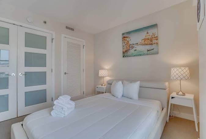 2 Bedroom Fully Furnished Apartment in Downtown Washington, Hotel in Downtown DC