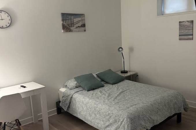 Master Bedroom with Private Ensuite Bathroom in 5B /2B apartment, Hotel in Columbia Heights