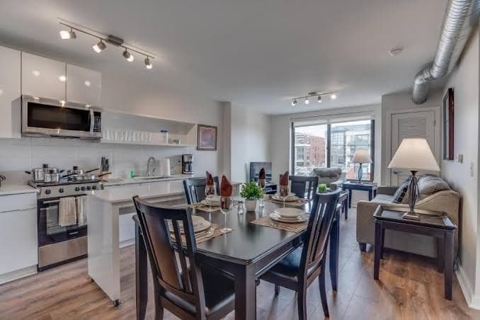 NW DC 30 Day Luxury Aparmtents - Deluxe Apartment, Hotel in Shaw