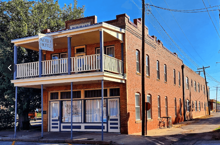 The Noble House Bed & Breakfast, Bed & Breakfast in Watonga