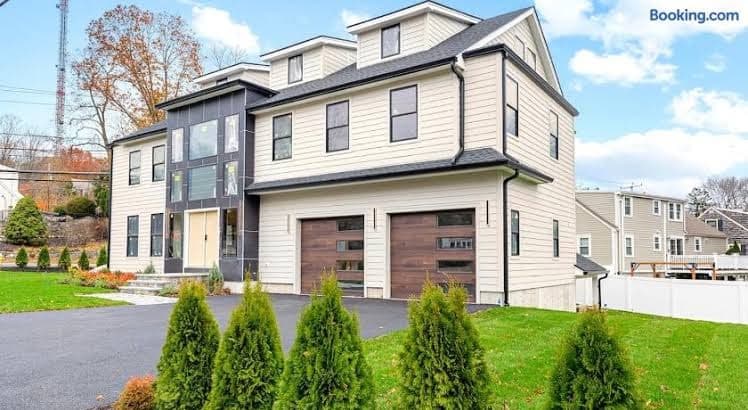 Elegant & Spacious Stay in the Heart of Needham - Entire Place, Hotel in Newton Upper Falls