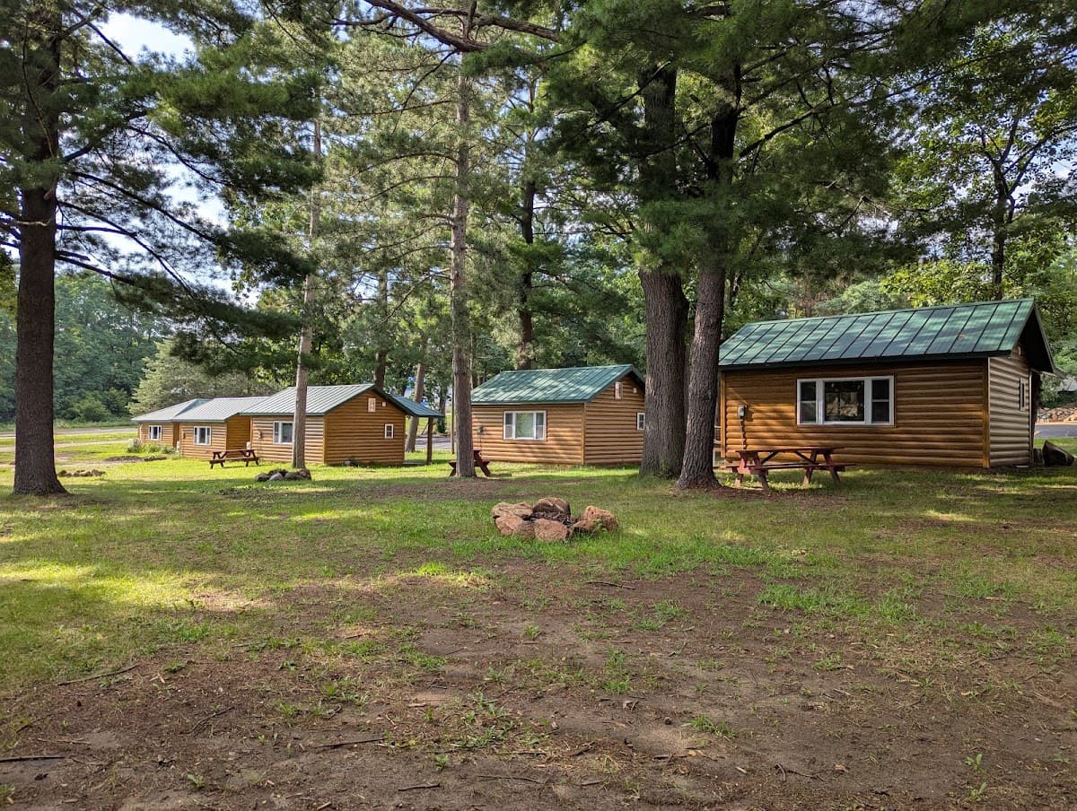 Fireside Cabins, Hotel in West Baraboo