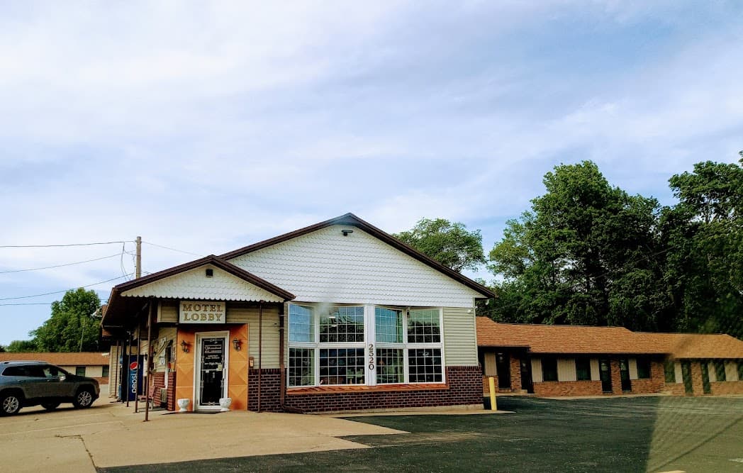 Arrowhead Motel, Motel in West Burlington