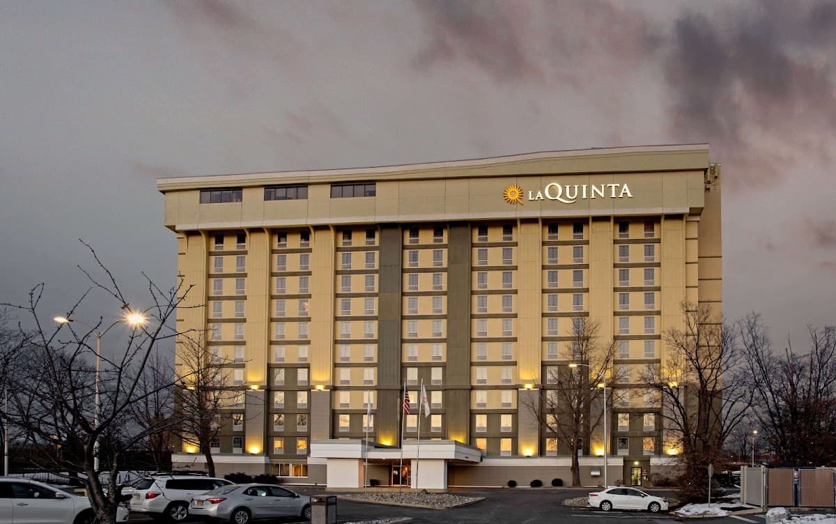 La Quinta Inn & Suites by Wyndham Springfield MA, Hotel in West Springfield