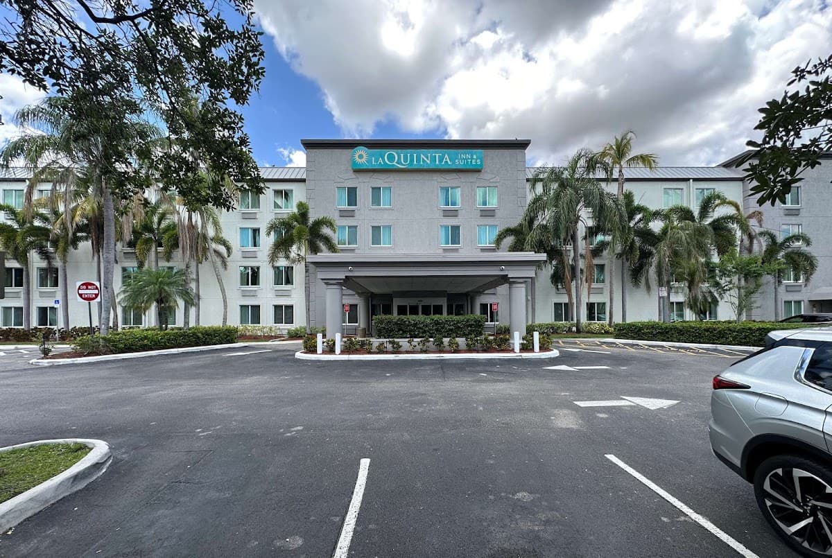 La Quinta Inn & Suites by Wyndham Sawgrass, Hotel in Pine Island Ridge