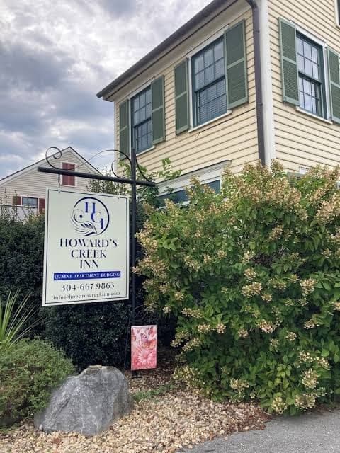 Howard's Creek Inn, Aparthotel in White Sulphur Springs