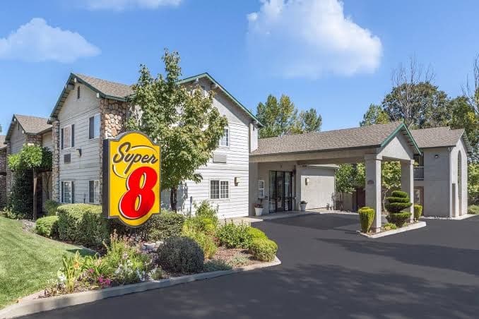 Creekside Inn & Suites, Hotel in Willits