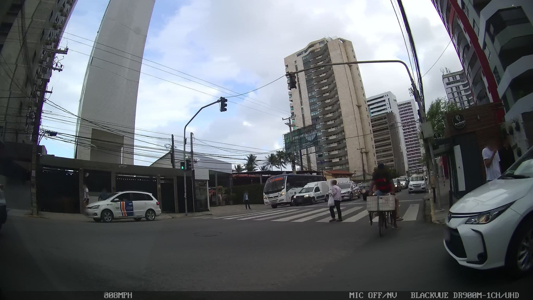 Street view near Hotel Dan Inn Mar Recife, Jaboatão dos Guararapes — © kaart_4 (CC BY-SA · Mapillary)