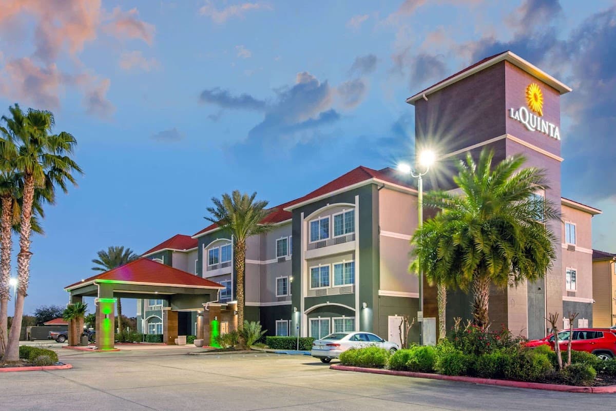 La Quinta Inn & Suites by Wyndham Winnie, Hotel in Winnie