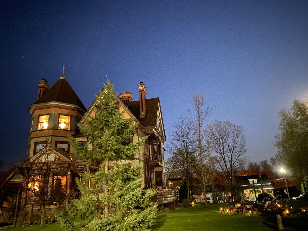 Wisconsin Bed & Breakfast _ Le Chateau, Bed & Breakfast in Wisconsin Rapids