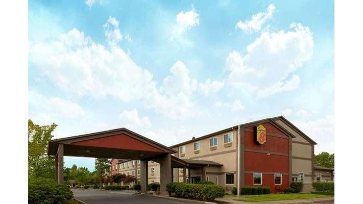 Super 8 by Wyndham Woodburn, Hotel in Woodburn