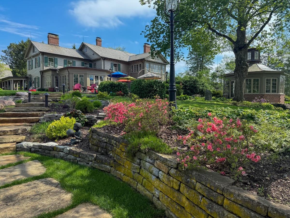 The Timbrook Guesthouse: A Unique Luxury Inn, Hotel in Worthington